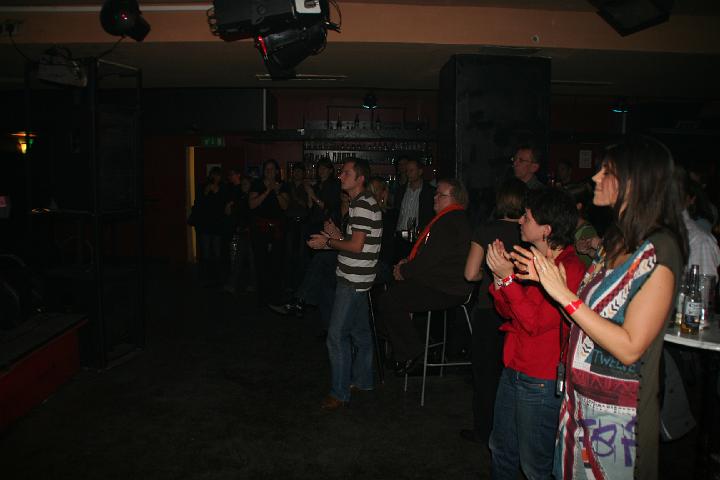 2008-11-28 M3_live at replugged 169.jpg